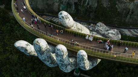 Golden Bridge (Da Nang, Vietnam) amongst The most iconic bridges around the world