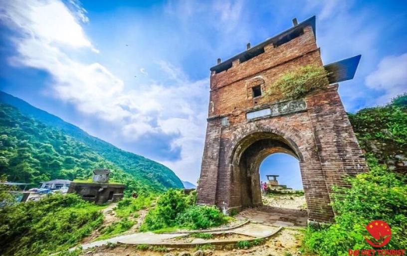 Hue to Hoi An via the Golden Bridge- Bana Hills