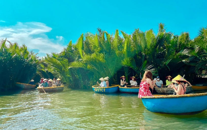 EXPLORING THE FISHING & VEGETABLE VILLAGE IN HOIAN BY BIKE (WITH LUNCH)