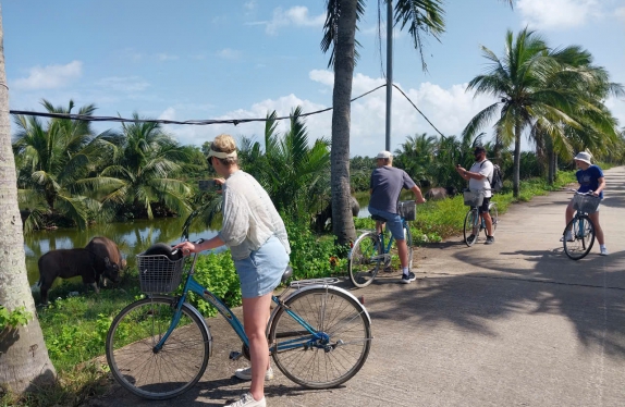 EXPLORING THE FISHING & VEGETABLE VILLAGE IN HOIAN BY BIKE (WITH LUNCH)